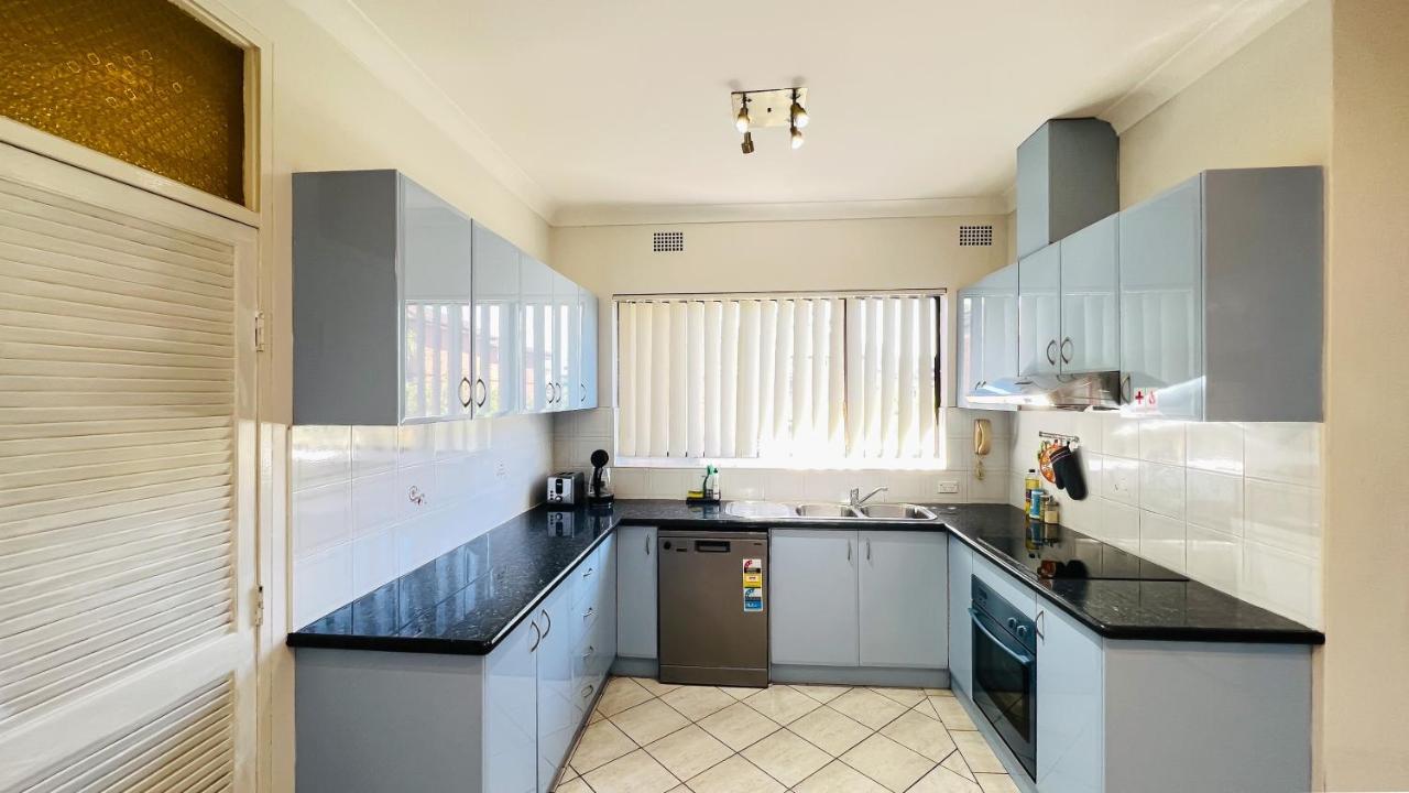 Carlton 3 Beds Unit - Free Parking Apartment Sydney Exterior photo